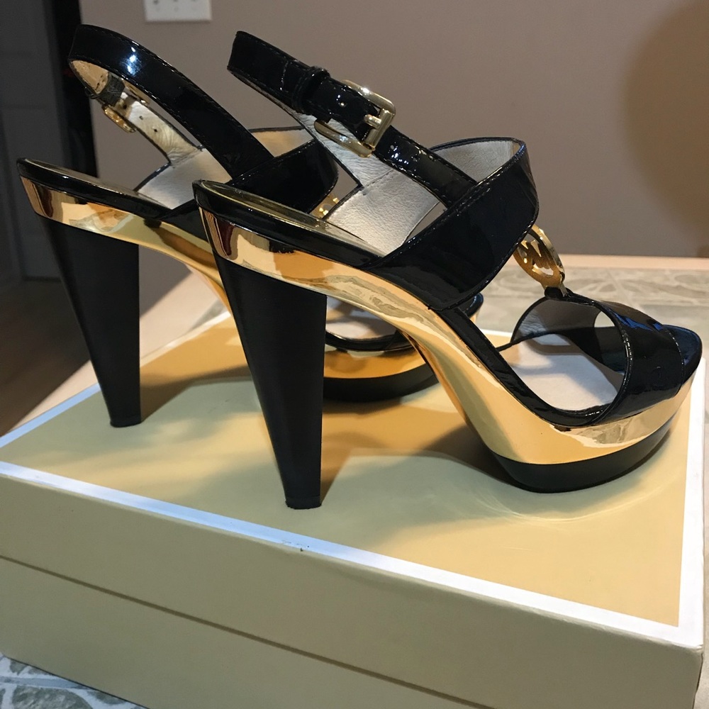 Michael Kors Patent shoes. Size 7.5. Charm T-Strap